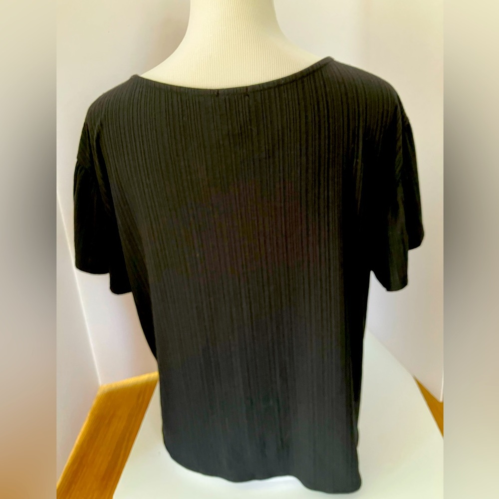 🦋 W5 Women’s Pullover Blouse, Size M, Front Tie Closure, Black, NWT - Picture 2 of 4